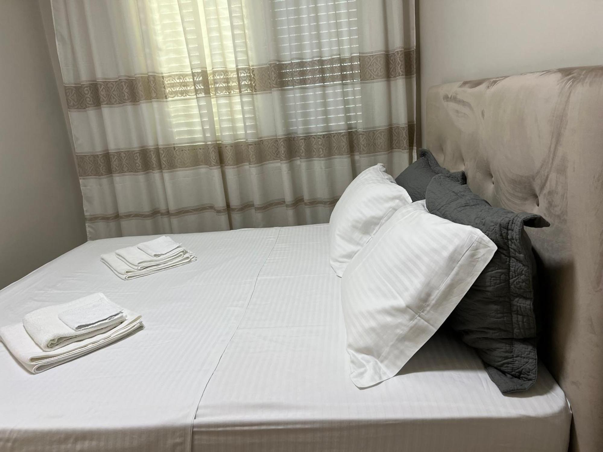 Center View Luxury Apartment Tiranë Ngoại thất bức ảnh