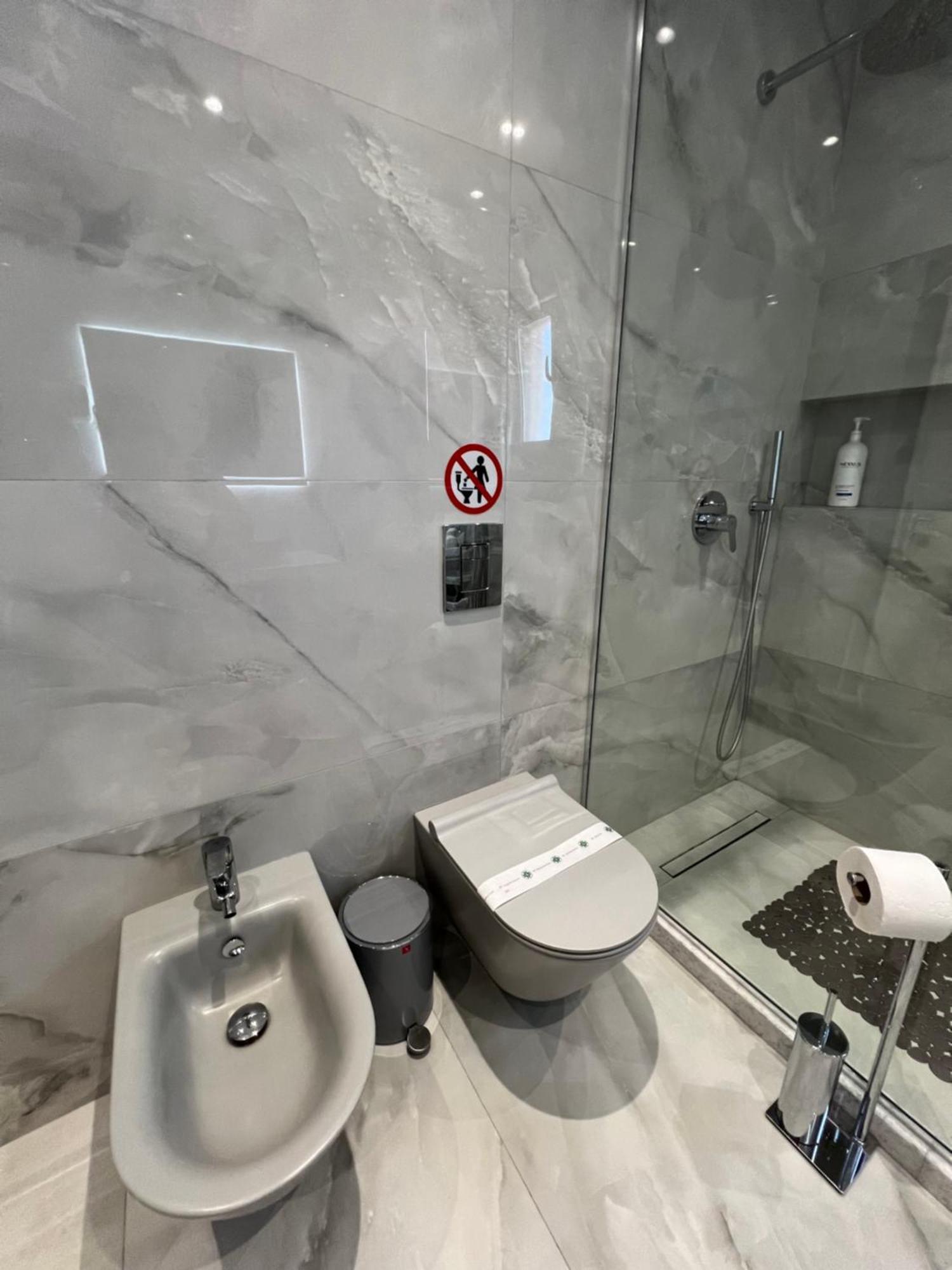 Center View Luxury Apartment Tiranë Ngoại thất bức ảnh