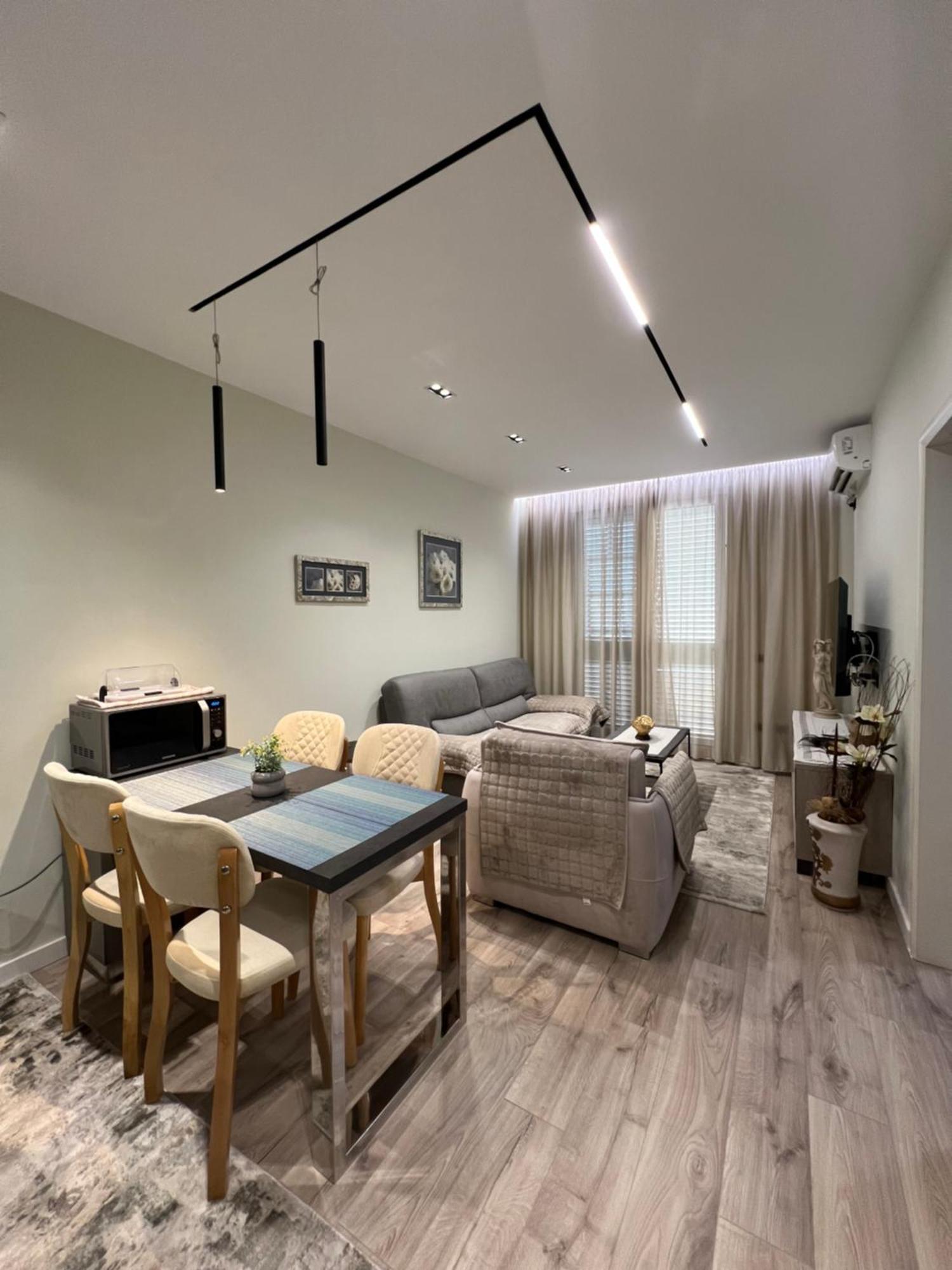 Center View Luxury Apartment Tiranë Ngoại thất bức ảnh