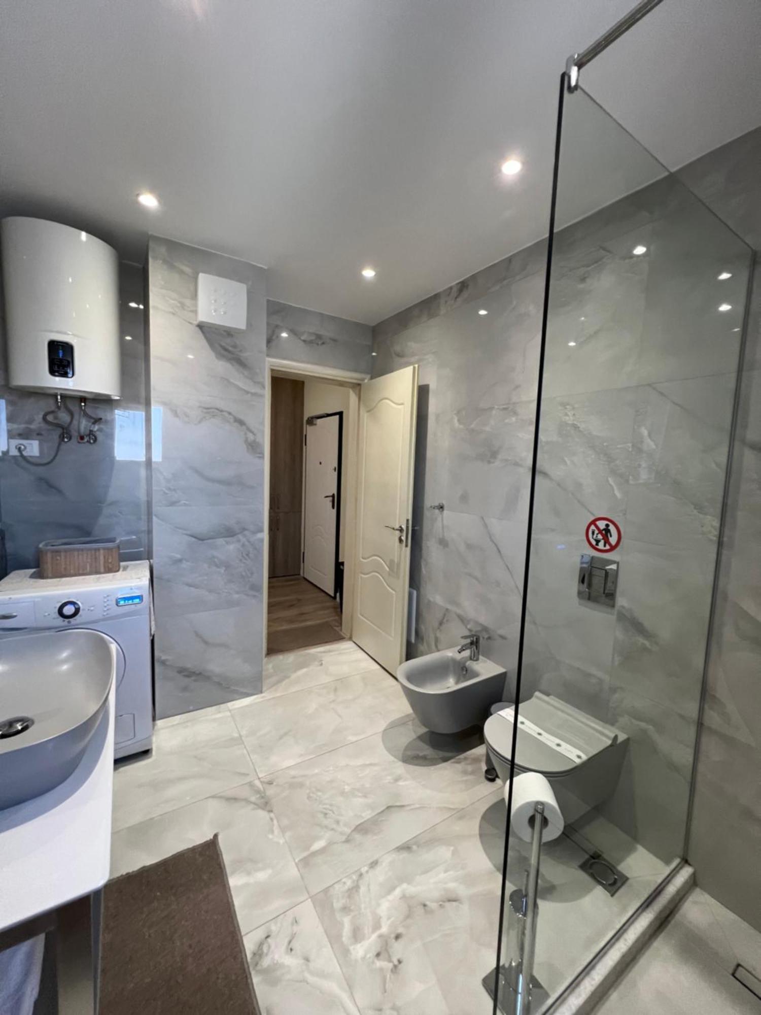 Center View Luxury Apartment Tiranë Ngoại thất bức ảnh