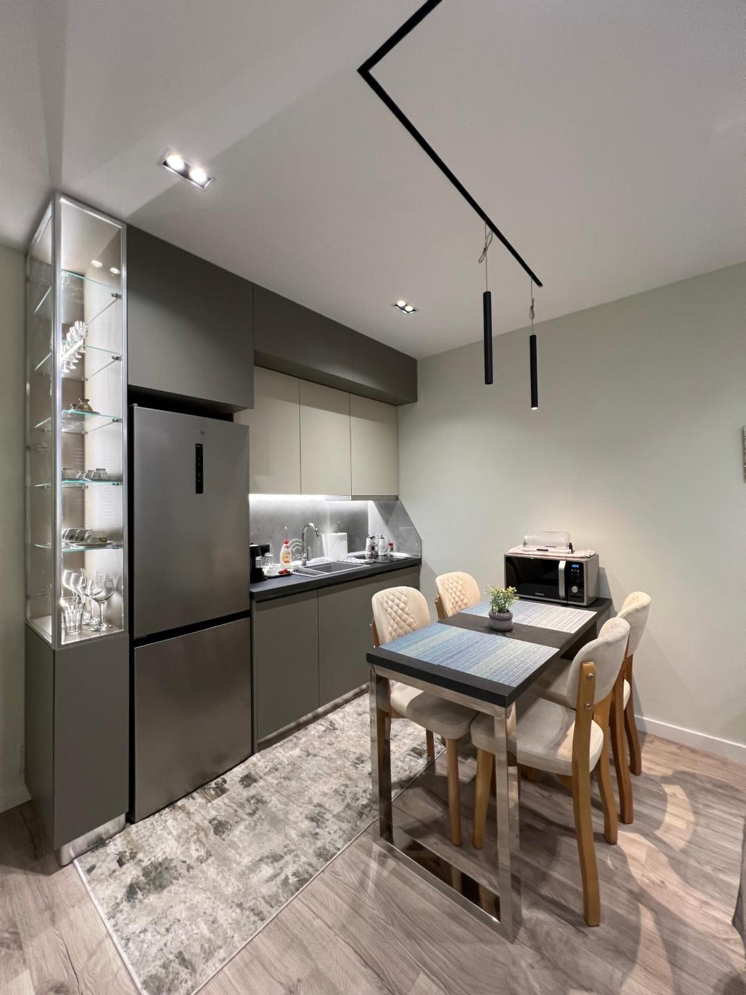 Center View Luxury Apartment Tiranë Ngoại thất bức ảnh