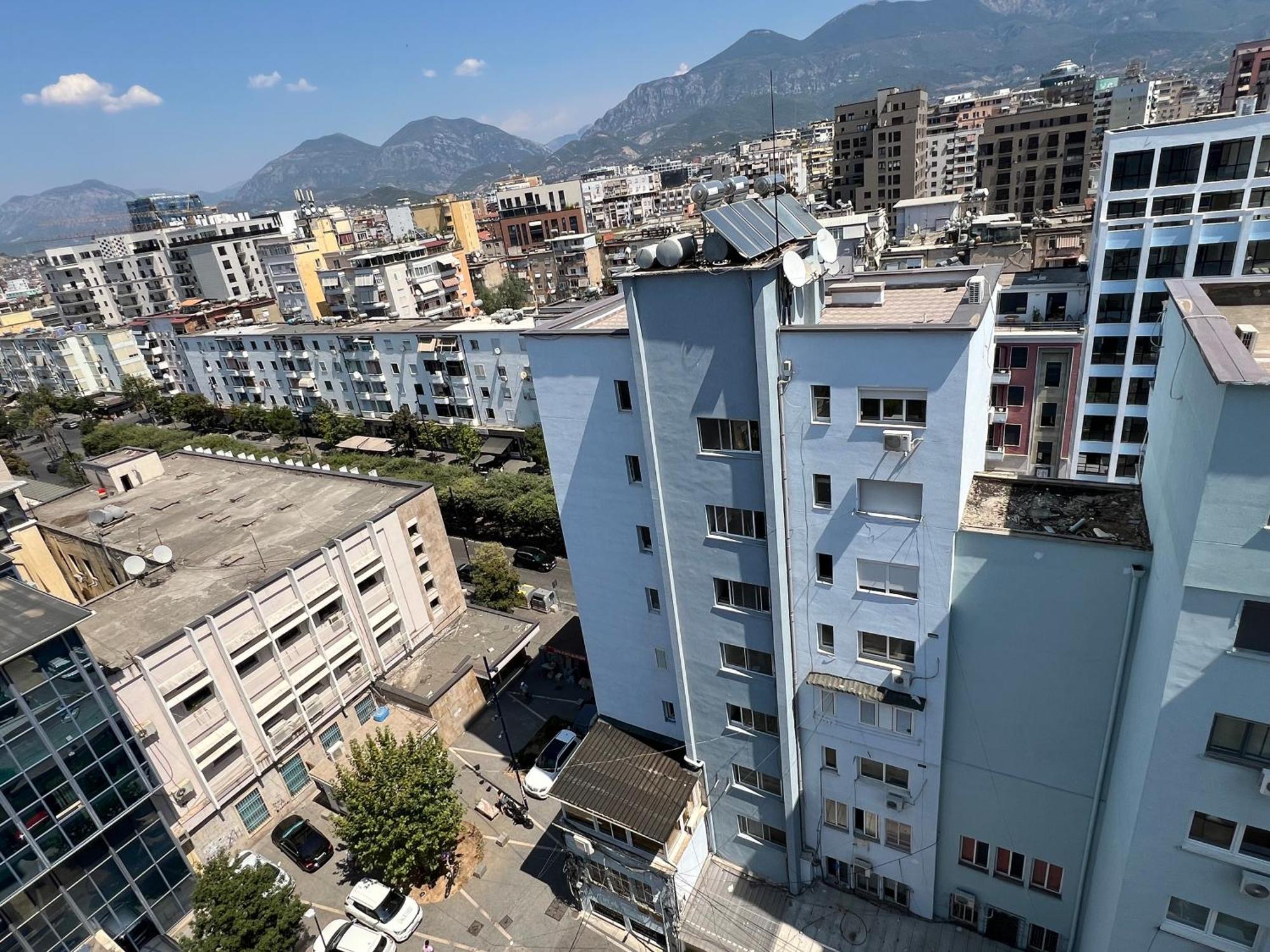 Center View Luxury Apartment Tiranë Ngoại thất bức ảnh