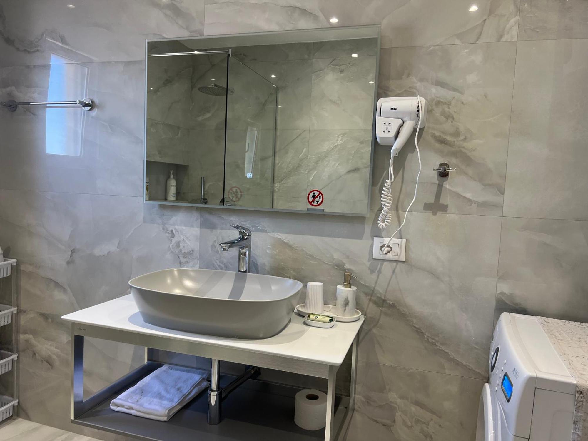 Center View Luxury Apartment Tiranë Ngoại thất bức ảnh